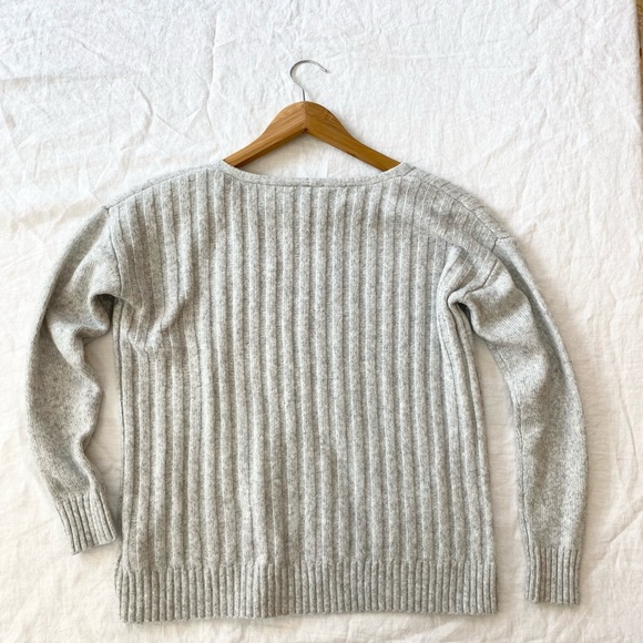 Gap Wool Blend Loose Fit Cozy V-Neck Sweater - Picture 8 of 10